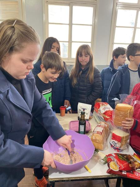 Aprendizado e Culinária: Alunos do 5º Ano aplicam Frações em aula prática na FAT