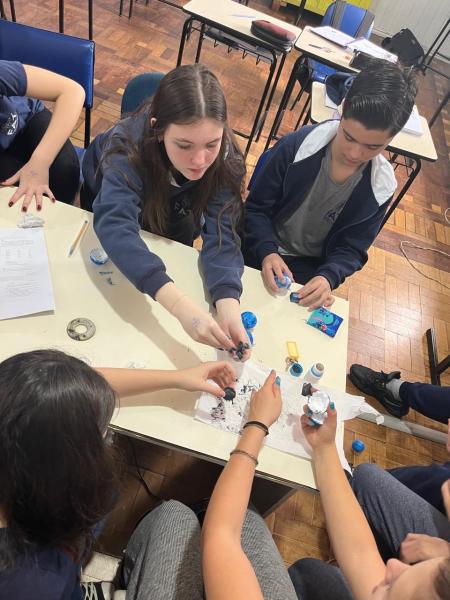 Alunos do 6º Ano exploram plantas baixas com arquiteta em aula de Matemática