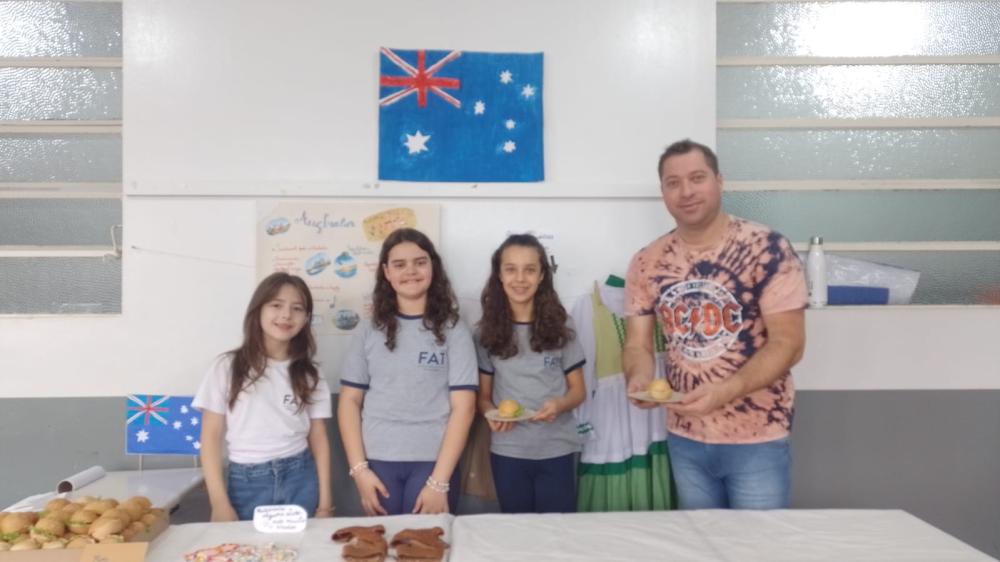 Alunos do 5º Ano Exploram Cultura Inglesa com Apresentações e Experiência Gastronômica no Programa Bilíngue