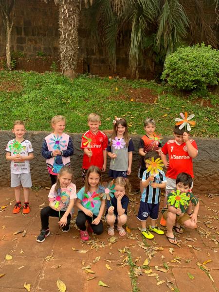 Turma do Turno Inverso celebra a chegada da primavera com atividade sustentável