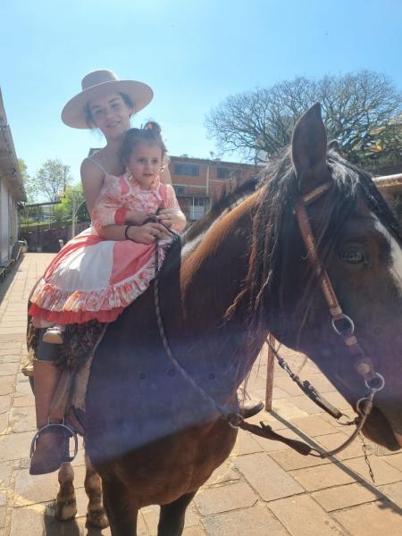 Educação Infantil da FAT celebra Semana Farroupilha com passeio a cavalo