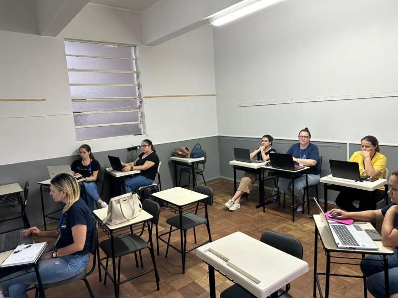 Formação Docente: Professores do Fund II aprofundam estudos na plataforma EDUCACROSS