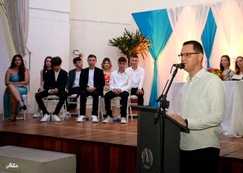 FAT celebra formatura do 9º ano com emoção e olhar para o futuro