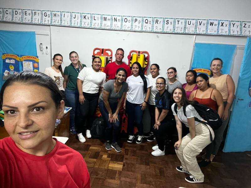 Bombeiros Voluntários de Tapejara Ministram Aula Prática de Primeiros Socorros para Alunos de Enfermagem