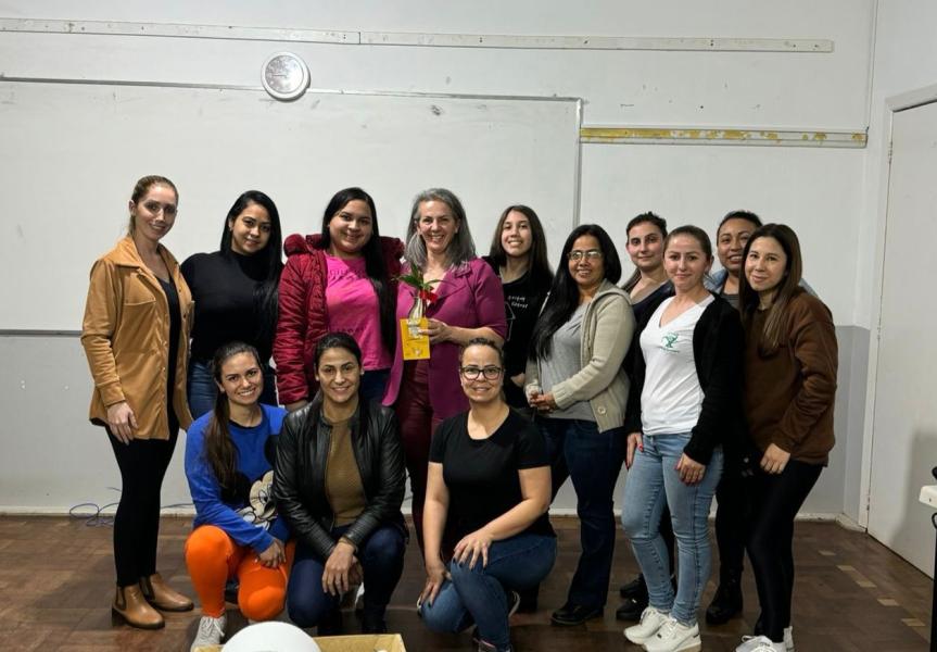  Turma do Nível III da instituição de ensino recebeu, nesta semana, a Técnica de Enfermagem Marilene Savaris